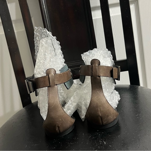 NWOT Tory Burch Tegan Stingray Smoke Vegan Leather Gladiator Sandals Size 6.5 - Picture 7 of 8